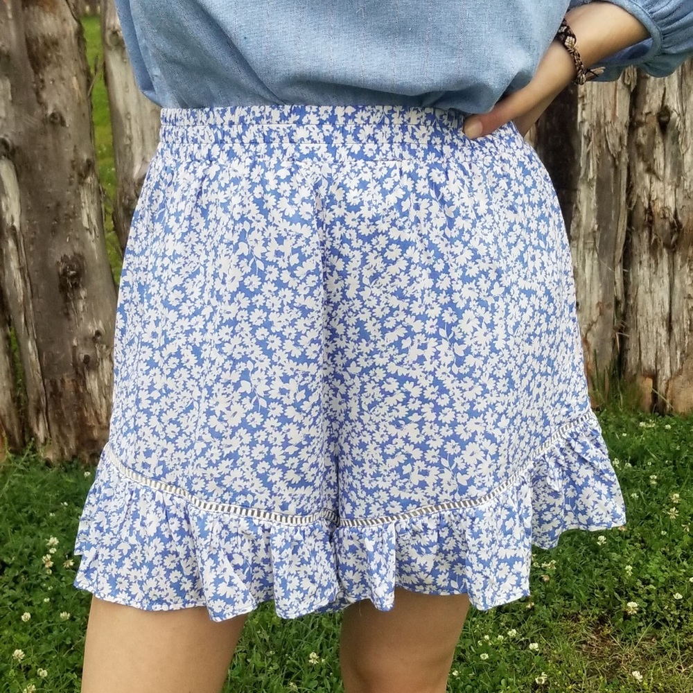 Stretch waist floral shorts